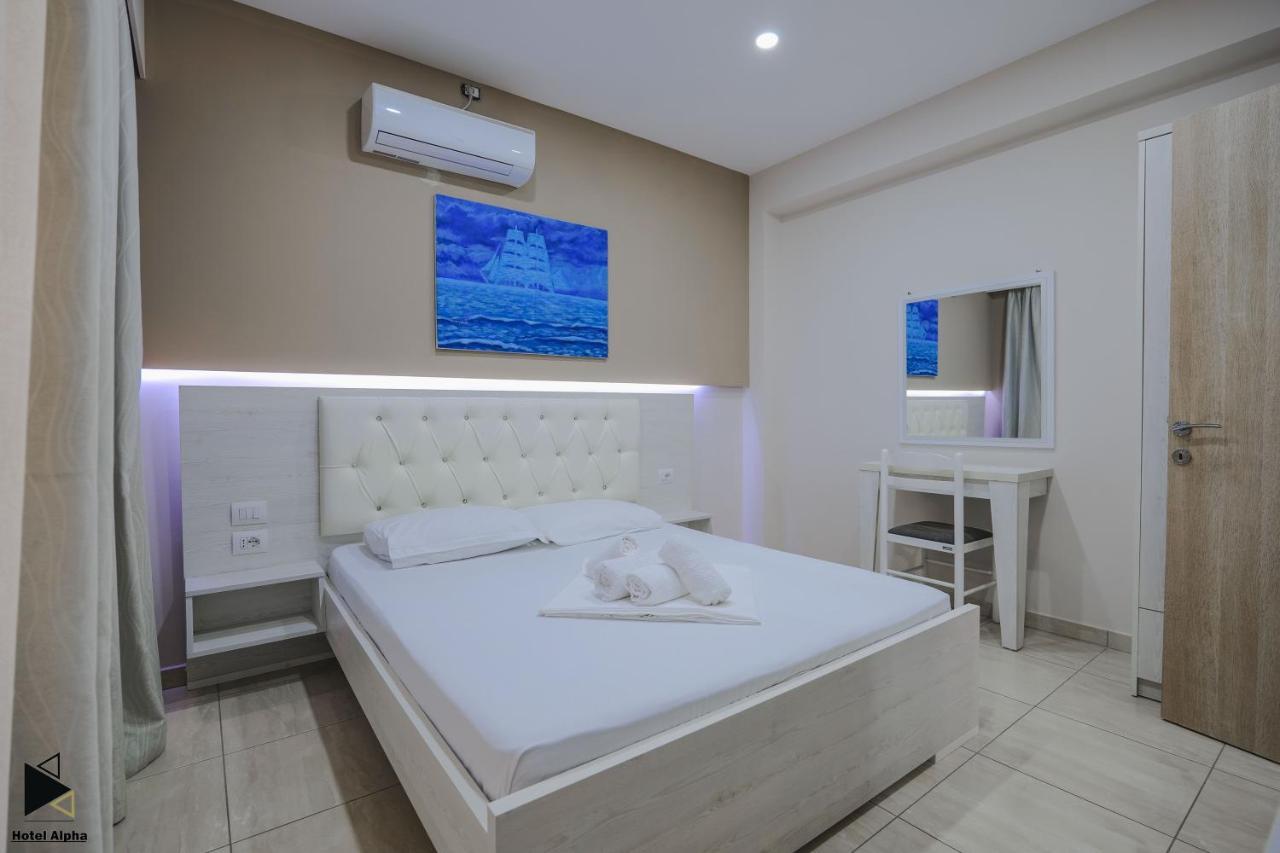 סרנדה Hotel Alpha מראה חיצוני תמונה